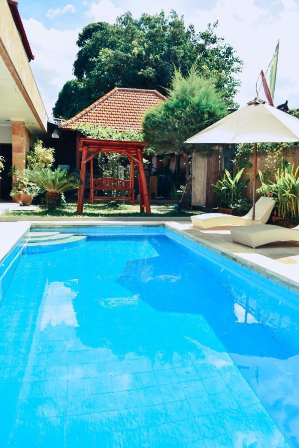 Urban Jungle House Bali Hotel Canggu  Exterior photo