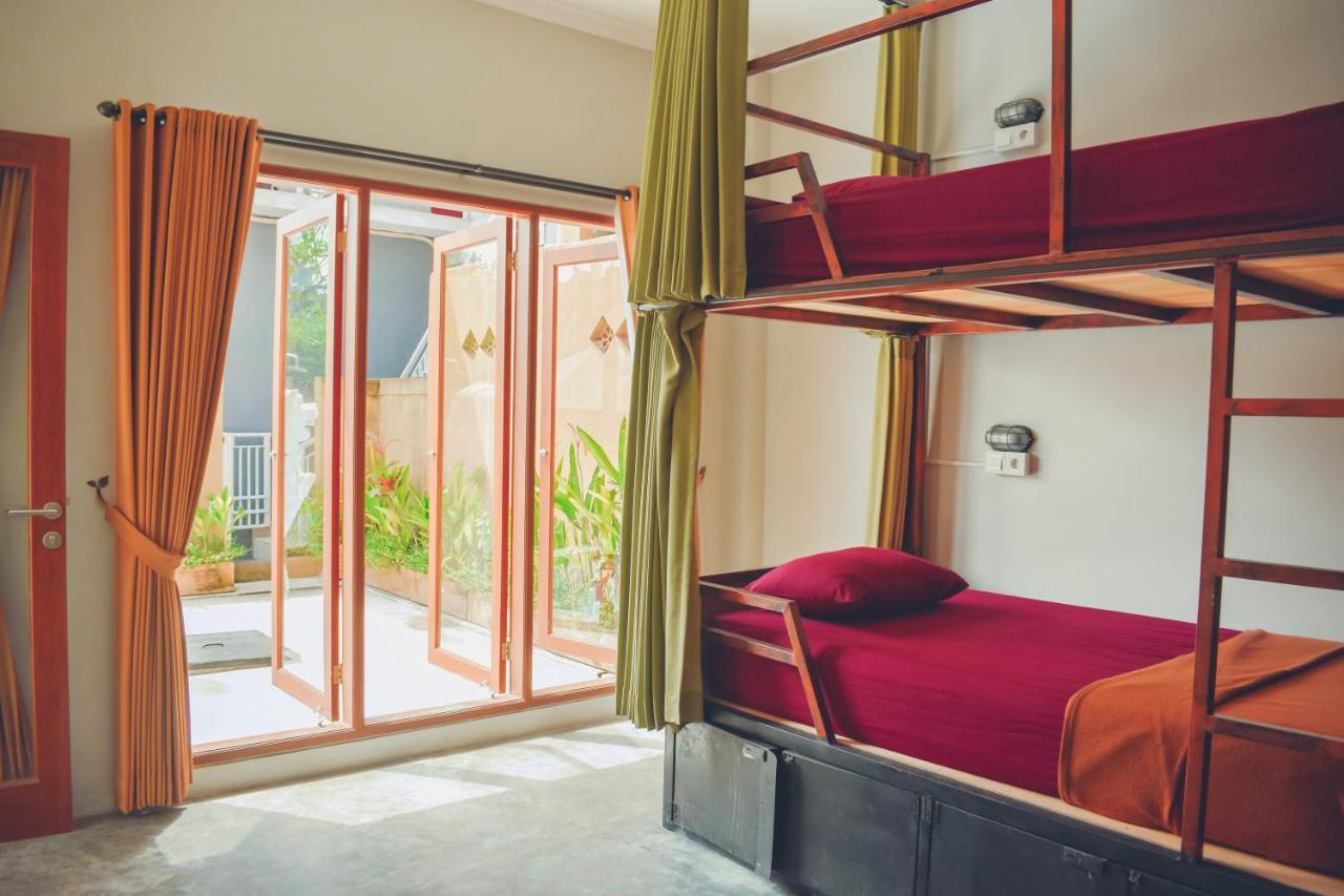 Urban Jungle House Bali Hotel Canggu  Exterior photo