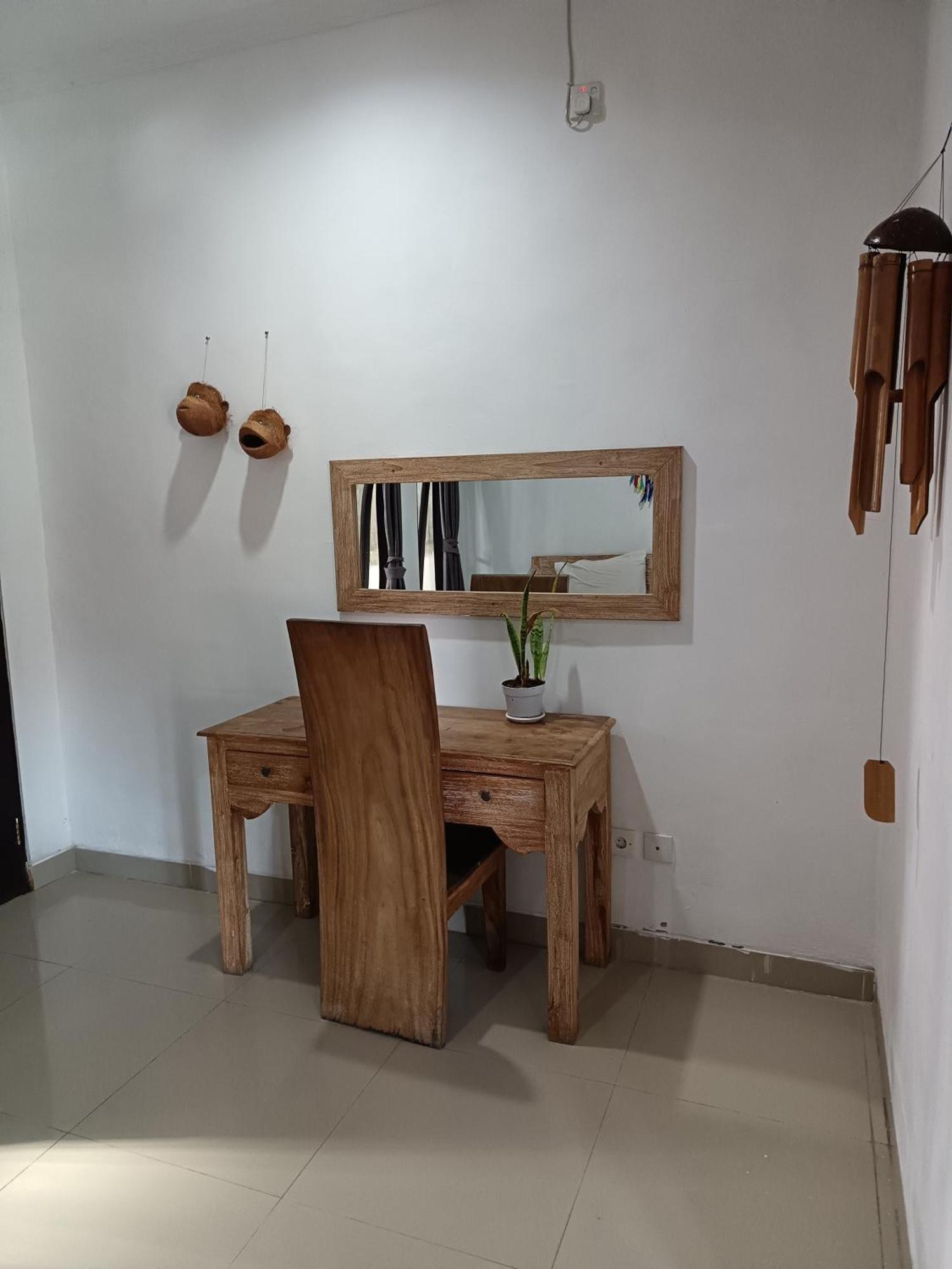 Urban Jungle House Bali Hotel Canggu  Exterior photo